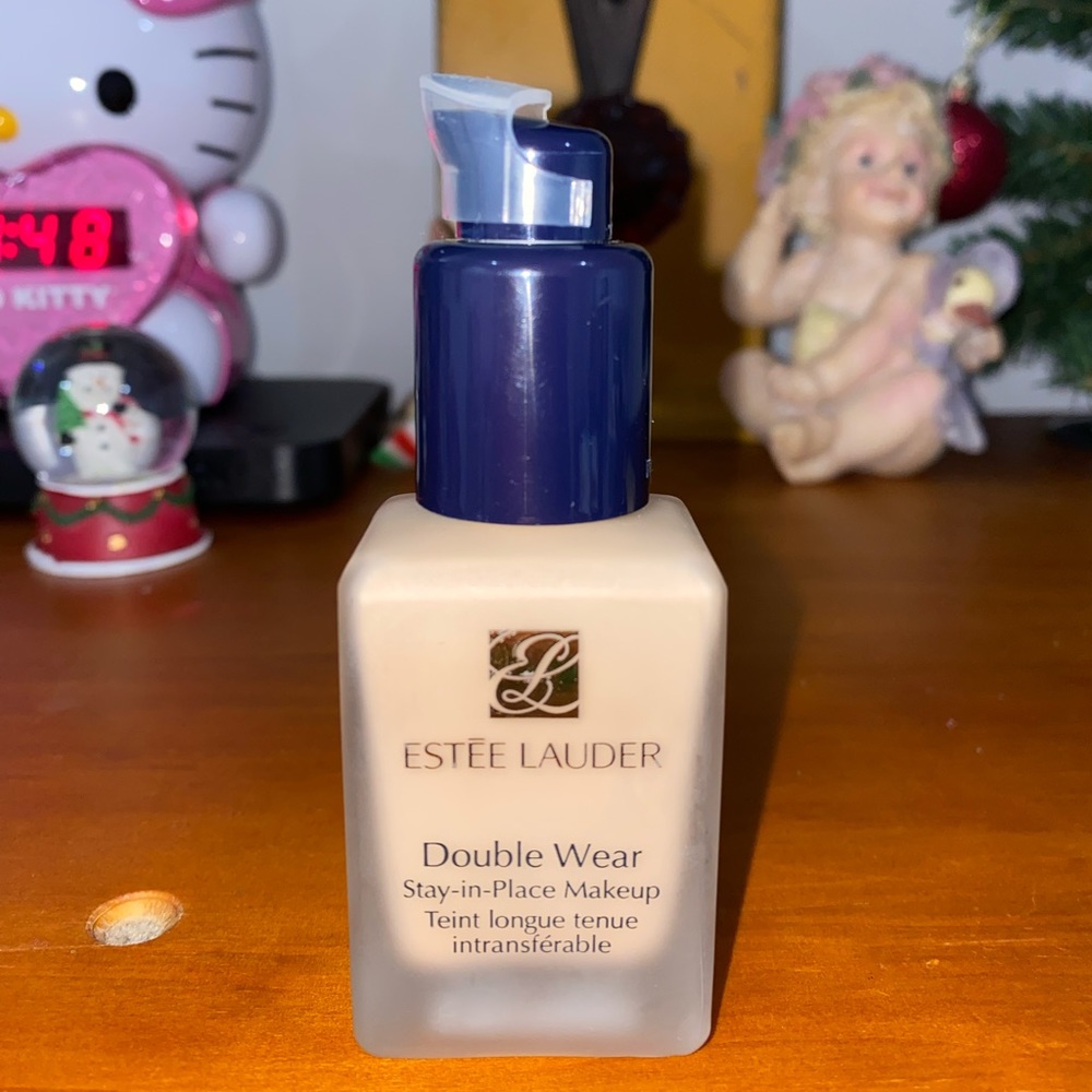 Estée Lauder Double Wear Foundation 1N1 Ivory Nude